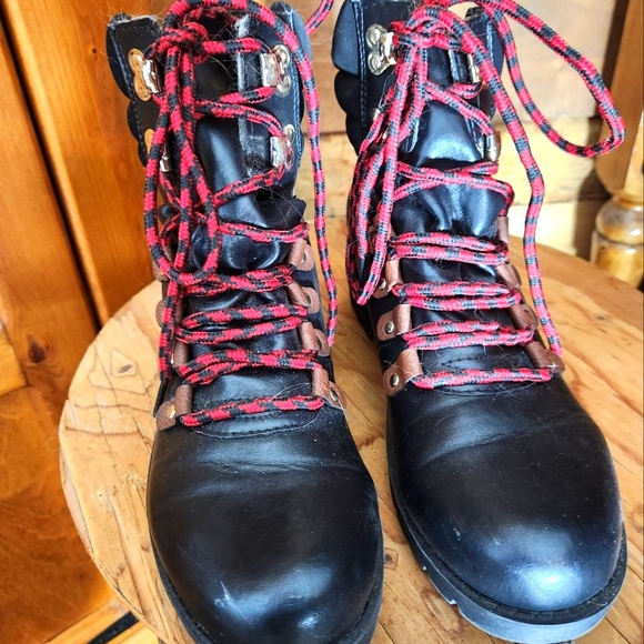 MUDD BLACK COMBAT BOOTS WITH RED AND BLACK SHOE LACES - Picture 8 of 8